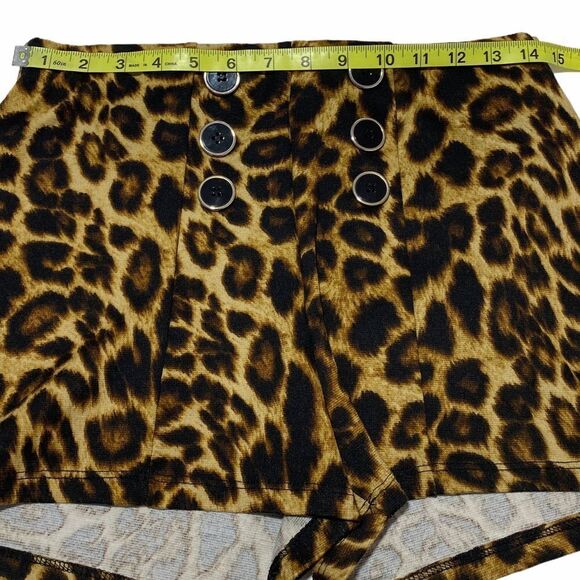 VITTA Luna Leopard Animal Double Button Shorts - Picture 6 of 8